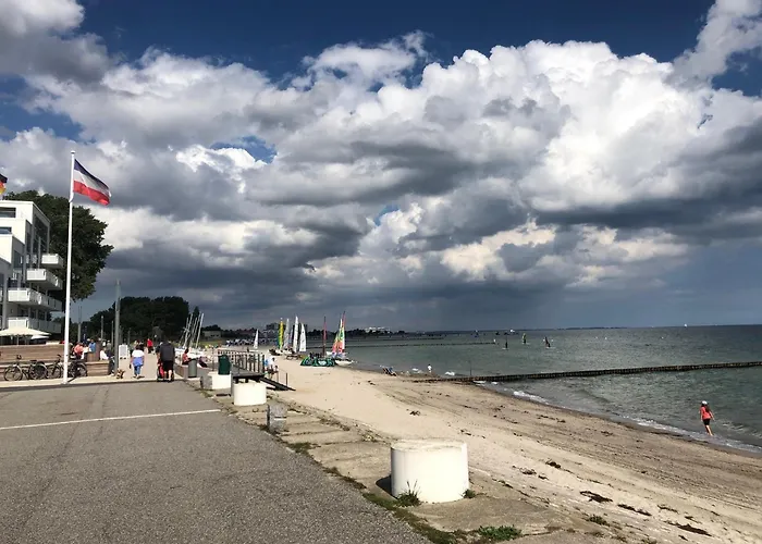 Schwimmendes Ferienhaus Heimathafen