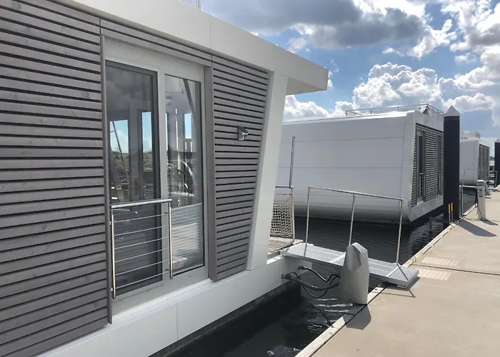 Schwimmendes Ferienhaus Heimathafen
