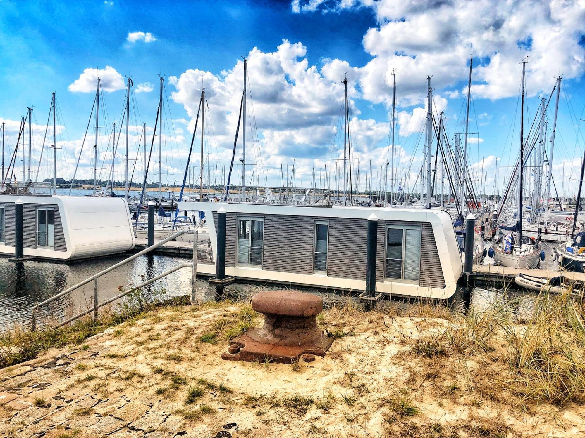Schwimmendes Heimathafen Botel *